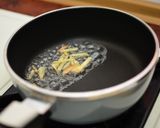 蕃茄絲瓜米粉湯的食譜步驟1照片