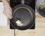 A picture of step 4 of Zucchini fritters with yogurt sauce.