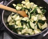Une image de l'étape 10 de Soupe de pommes de terre et courgettes à la tomate.