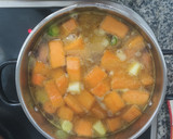 Foto del paso 3 de la receta: Crema de calabaza 🎃y zanahorias 🥕 con garbanzos crujientes