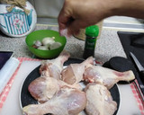 Foto del paso 1 de la receta: Jamoncitos de pollo con salsa de cebolla