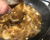 Foto del paso 2 de la receta: Rollitos de carne con trigueros y salsa de cebolla