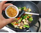 รูปขั้นตอนการทำที่ 5 ของ หมูชาบูผัดผักรวม