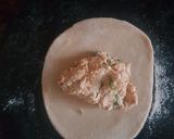 A picture of step 6 of Paneer paratha.