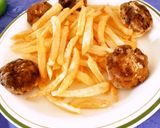 Φωτογραφία βήματος 3 της συνταγής Κεφτεδάκια και πατάτες στην αεροφριτέζα! !! Τηγανητά σε μια ποιο υγιεινή εκδοχή !