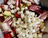Foto del paso 1 de la receta: Ensalada de endivias rojas, remolacha, aguacate y queso Keos