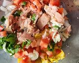 Hình bước làm 2 của món Salad cá ngừ trái bơ