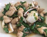 รูปขั้นตอนการทำที่ 2 ของ ผัดกะเพราปลาหมึก🦑&ไก่🐔