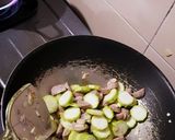 Foto langkah ke 5 dari resep Sup Oyong So-un Bakso.