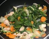 Foto langkah ke 3 dari resep Chicken Breast with Spinach and Friends (clean eat).