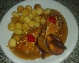 Foto del paso 4 de la receta: Pechuga de pollo rellena en salsa de caramelo y almendras con papas noisettes