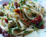 Linguine z suszonymi pomidorami i zielonymi oliwkami krok przepisu 2 zdjęcie