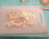 Foto del paso 2 de la receta: Salchichas con cebolla