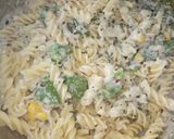 A picture of step 20 of Methi malai cheesy pasta.