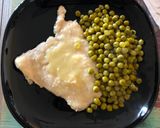 Foto del passaggio 2 della ricetta Scaloppina di tacchino allo spumante con i piselli 🫛