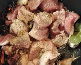 Foto del paso 2 de la receta Lomo con ajos y patatas