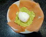 Foto del paso 3 de la receta: "Bomba" de salmón ahumado, aguacate y huevo