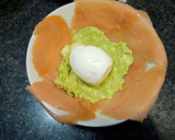 Foto del paso 3 de la receta: "Bomba" de salmón ahumado, aguacate y huevo