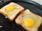 Egg in roll