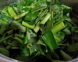 Foto langkah ke 3 dari resep Loncom Kangkung Damudza.