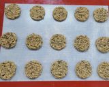 Foto del paso 3 de la receta: 🪻Galletitas de harina de almendras, harina de avena, miel y lavanda 🪻