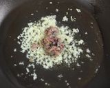 Foto del paso 3 de la receta: 🥘 Salsa puttanesca 🥘 salsa rápida a la sartén 🍳