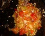 Foto langkah ke 2 dari resep Telur gulung isi ayam suir pedas.