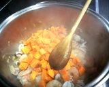 Foto del paso 5 de la receta: Calamar y gambas con calabaza sobre arroz
