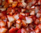 Foto do passo 5 de Bolo branco com recheio de morango 🍓