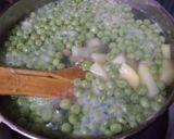 A picture of step 1 of Mazaydar or quick Aloo Matar chicken.