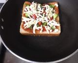 चीजी ब्रेड पिज़्ज़ा (cheesy bread pizza recipe in Hindi) रेसिपी चरण 5 फोटो