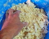 Foto del paso 2 de la receta: Batbout rellenos de salchichas y otros de ensalada variada