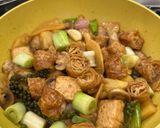 Hình bước làm 3 của món Tàu Hũ Ky Cuộn Kho Thơm Nấm (Món chay)