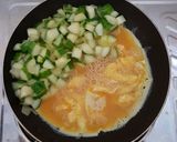 Foto langkah ke 3 dari resep Timun Orek Telur.