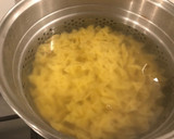 Foto del paso 1 de la receta: Fideos con salsa de queso azul