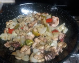 Foto del paso 4 de la receta: Aprovechamiento. Tallarines fritos con pollo y salsa de soja