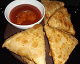 A picture of step 8 of Paneer cheesy parcel.