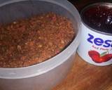 Red jam and cake crumbs balls