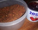 A picture of step 1 of Red jam and cake crumbs balls.