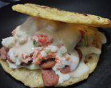 Foto del paso 11 de la receta: Arepa🫓rellena de queso🧀salchicha🌭y ensalada🍅🧅🥕