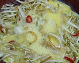 Gambar langkah 4 resipi Telur dadar taugeh.