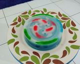 Foto langkah ke 3 dari resep Puding kolam ikan koi.