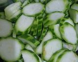 Foto langkah ke 1 dari resep Sayur Bening Oyong telur puyuh.