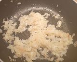 Foto del paso 6 de la receta: Supremas de Merluza en salsa con champiñones y gambones