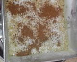 A picture of step 6 of Pineapple crumble with yogurt and chocolate cookies.