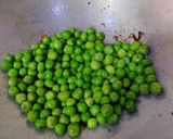 A picture of step 1 of Peas pulao.