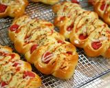 Foto langkah ke 6 dari resep Roti Sosis Caterpillar menggunakan Tang Zhong/Water Roux .
