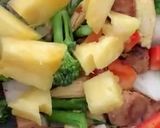 A picture of step 3 of Sweet and sour vegetable, pineapple with tempeh 🍍.