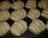 Foto del paso 12 de la receta: Pan saborizado con ajo en molde de cupcake
