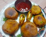 A picture of step 4 of Tomato pakoda.